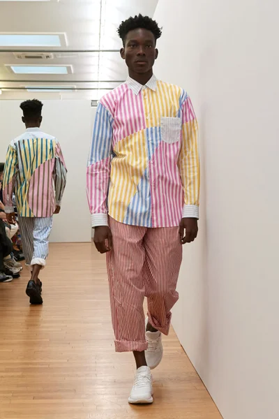 Look 18